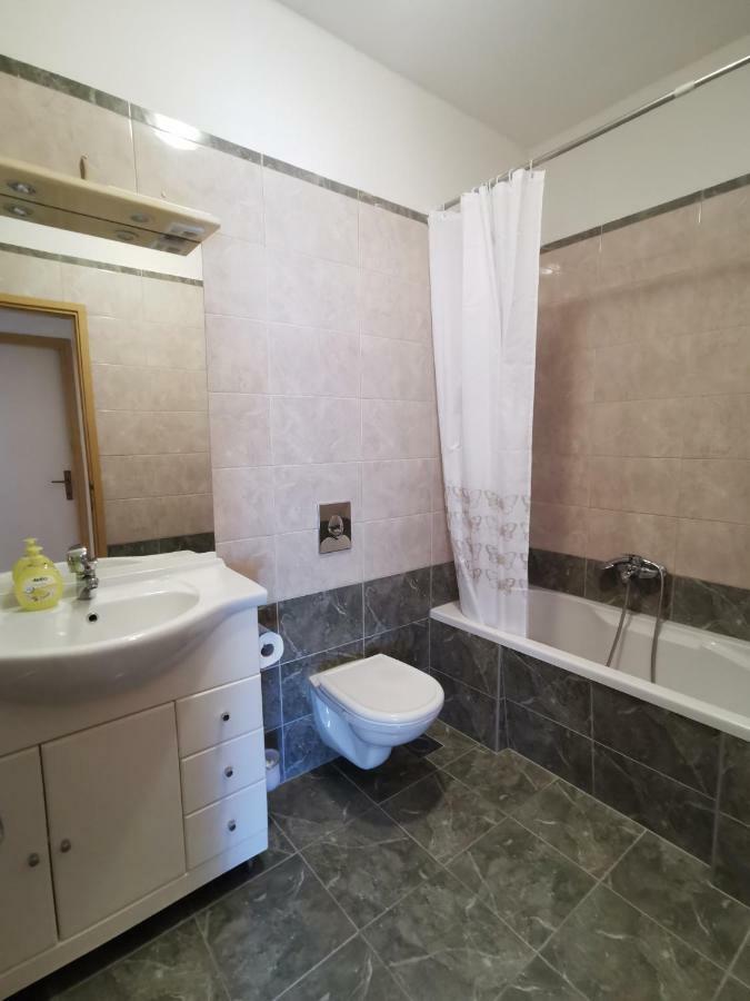 Big And Spacious Apartment In The Heart Of Omis Luaran gambar